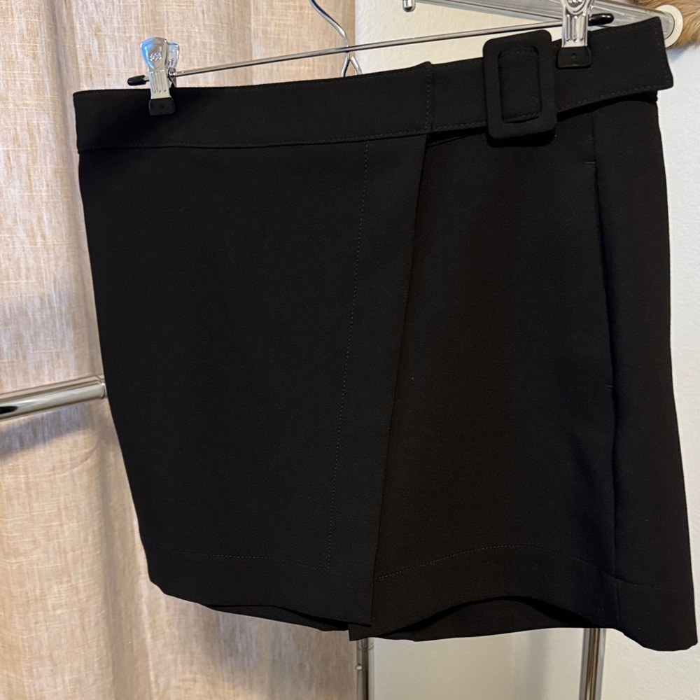 White House Black Market Black Tailored Skort